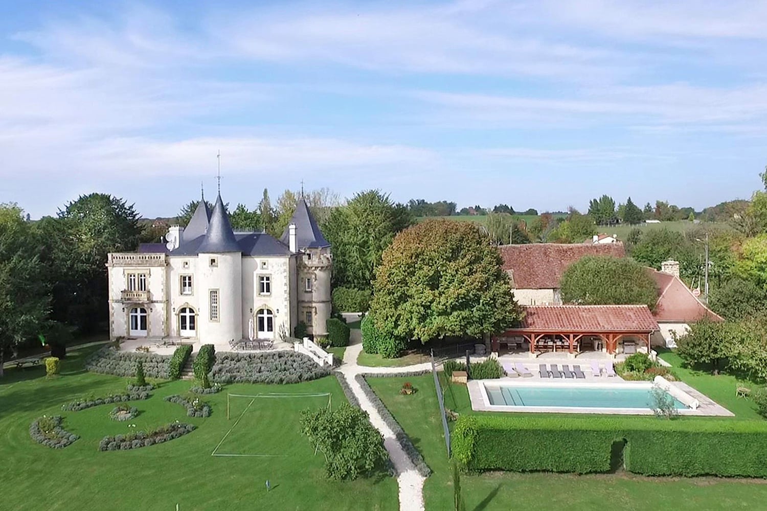 Château de vacances en Nouvelle-Aquitaine avec piscine privée chauffée