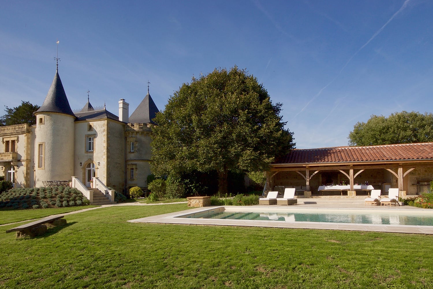 Holiday château in Nouvelle-Aquitaine with private heated pool
