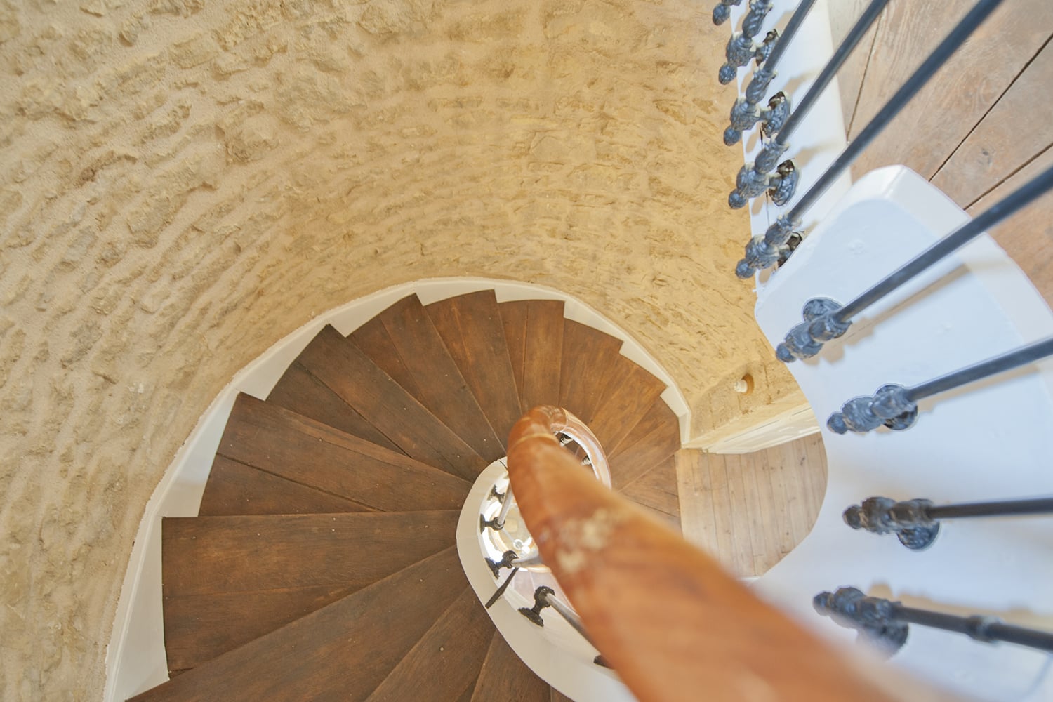 Staircase | Holiday château in Nouvelle-Aquitaine