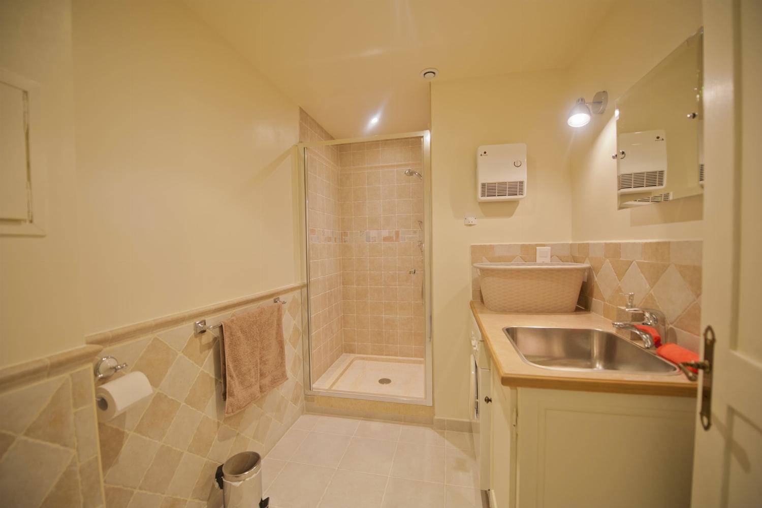 Bathroom | Rental cottage in Nouvelle-Aquitaine