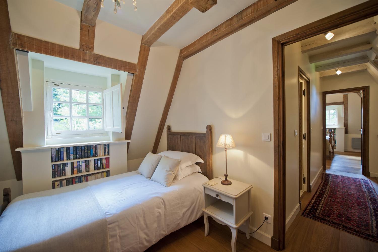 Bedroom | Rental cottage in Nouvelle-Aquitaine