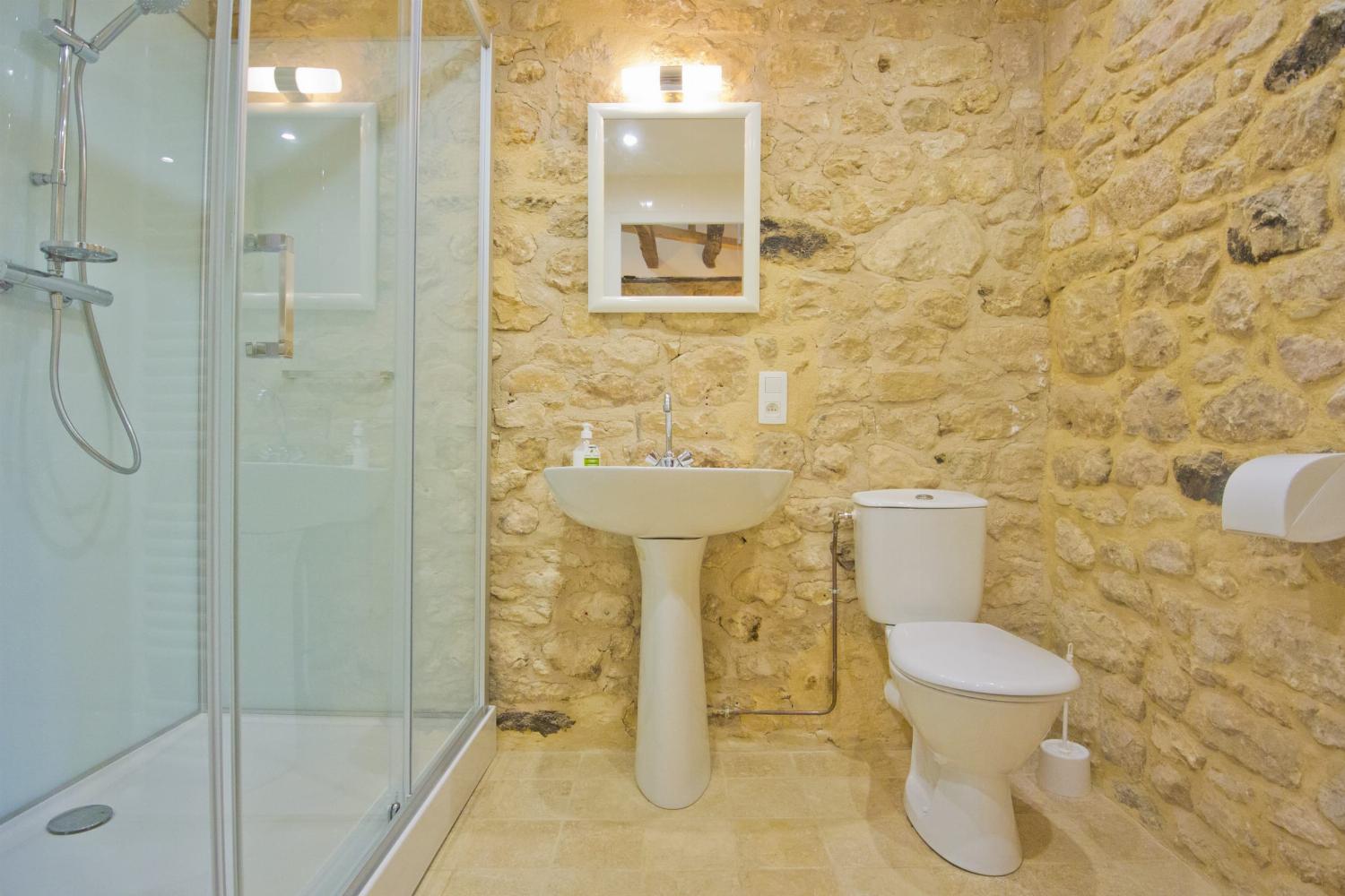 Bathroom | Holiday accommodation in Dordogne
