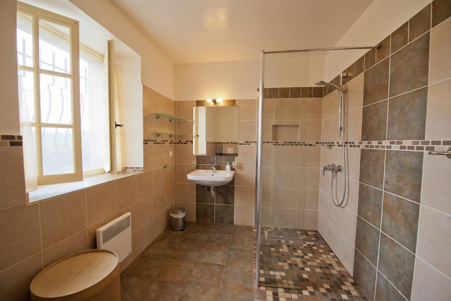 Bathroom | Holiday accommodation in Dordogne