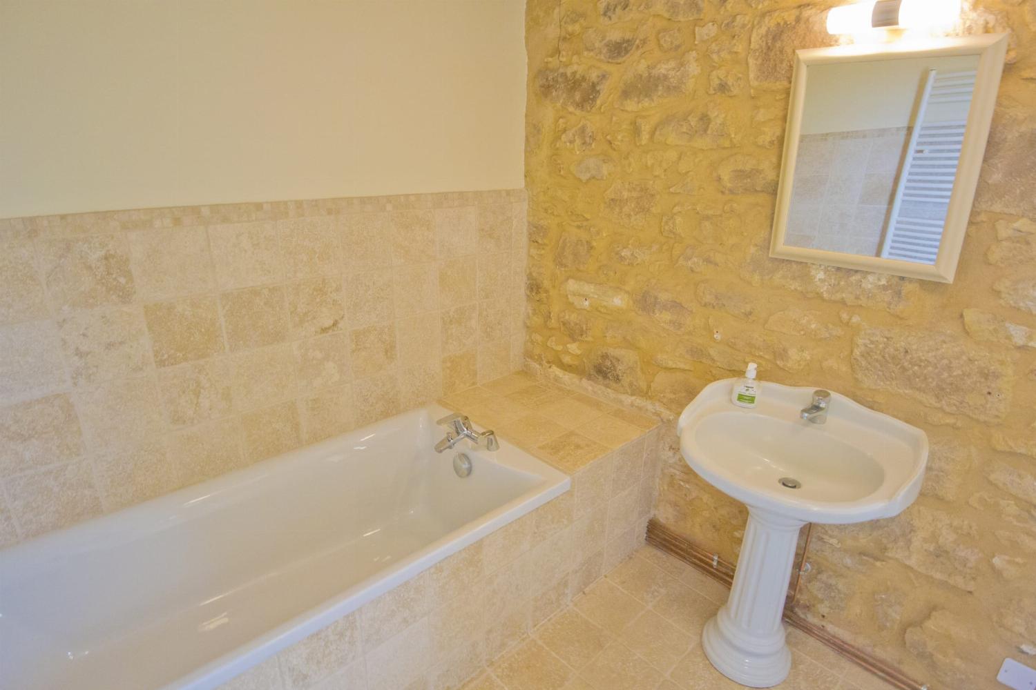 Bathroom | Holiday accommodation in Dordogne