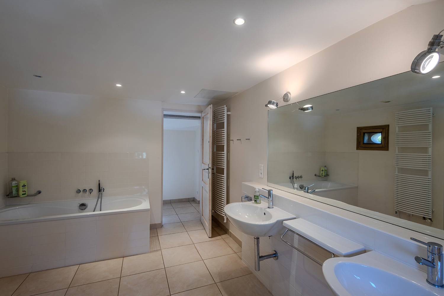 Bathroom - Poolside garden cottage
