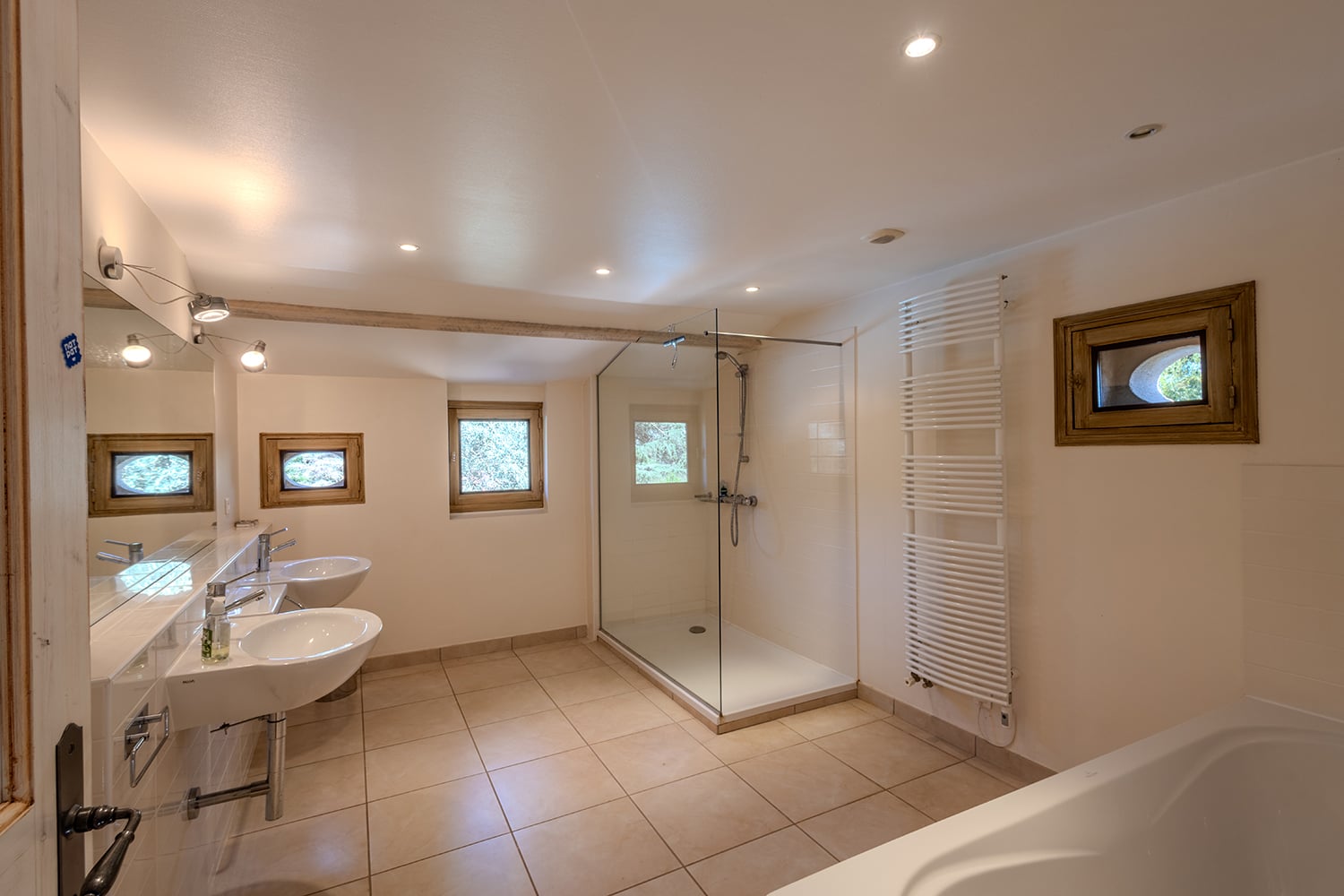 Bathroom - Poolside garden cottage