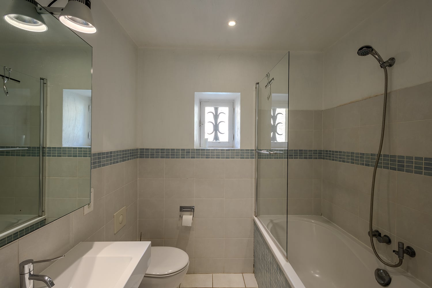 Bathroom | Rental home in Dordogne