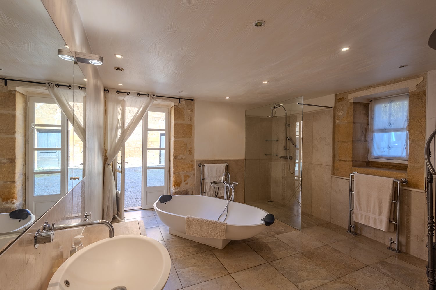 Bathroom | Rental home in Dordogne