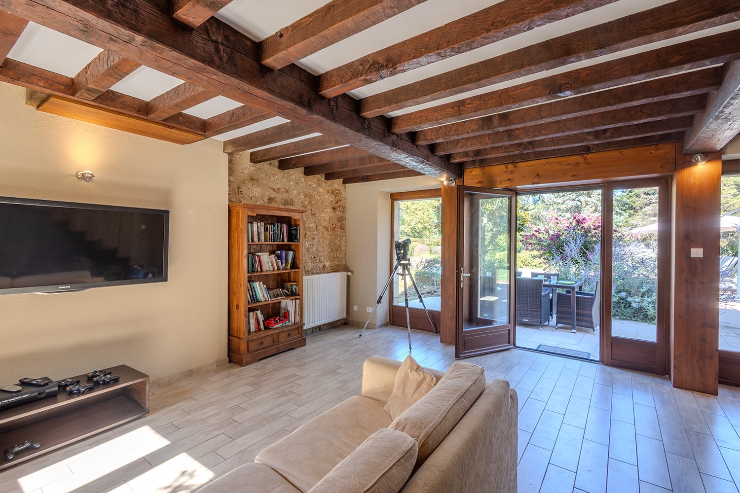Sitting room - Poolside garden cottage