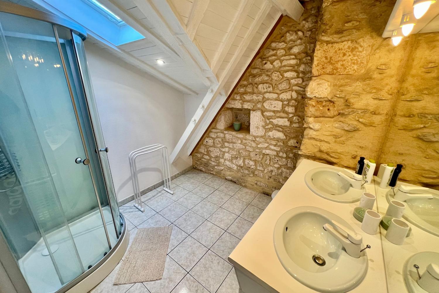 Bathroom | Holiday accommodation in Dordogne