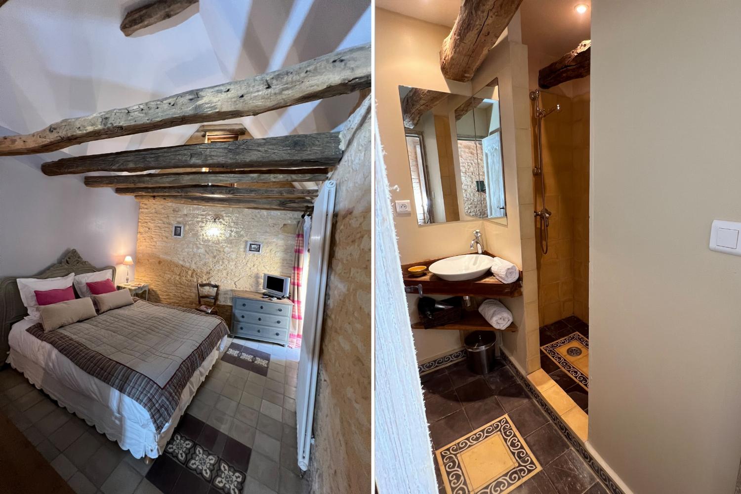Bedroom and bathroom | Holiday home in Dordogne
