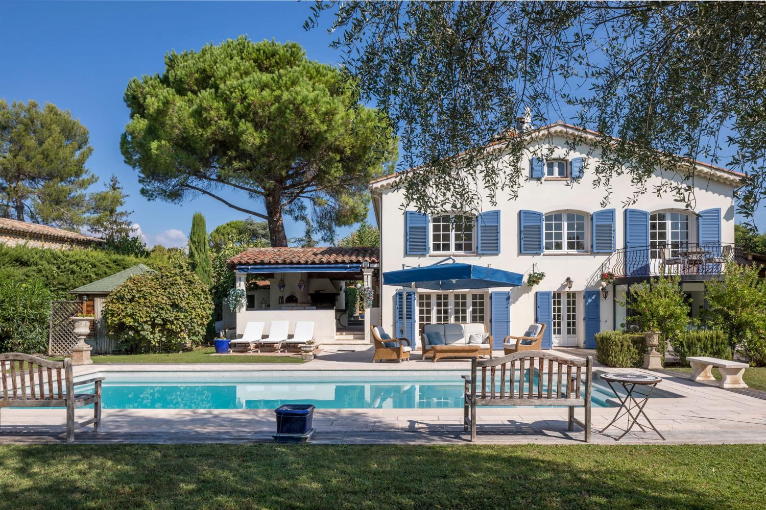 Holiday villa in Provence with private heated pool