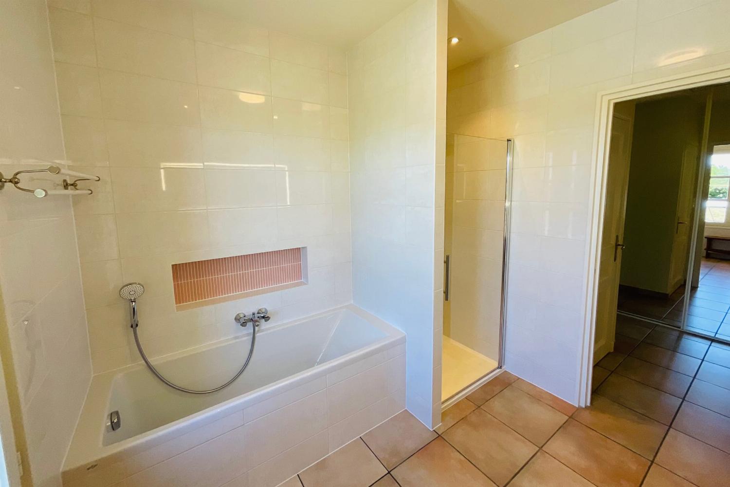 Bathroom | Holiday home in Nouvelle-Aquitaine