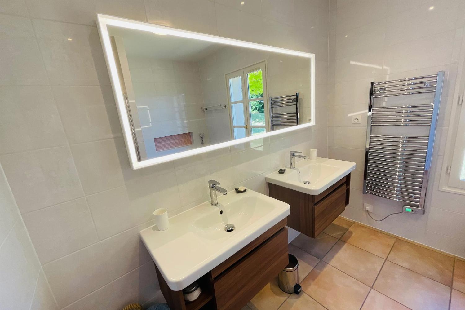 Bathroom | Holiday home in Nouvelle-Aquitaine