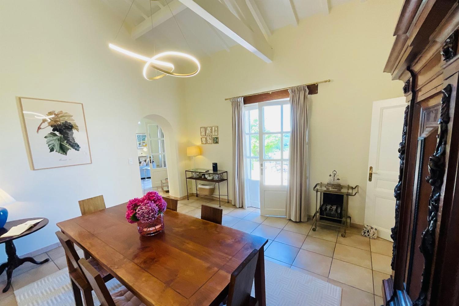 Dining room | Holiday home in Nouvelle-Aquitaine