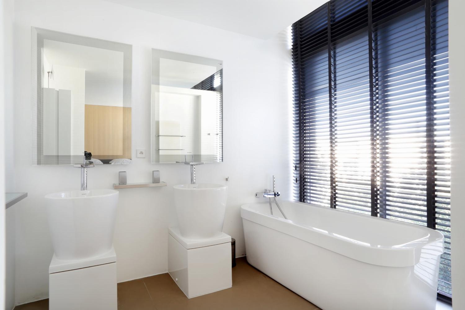 Bathroom | Holiday villa in the South of France