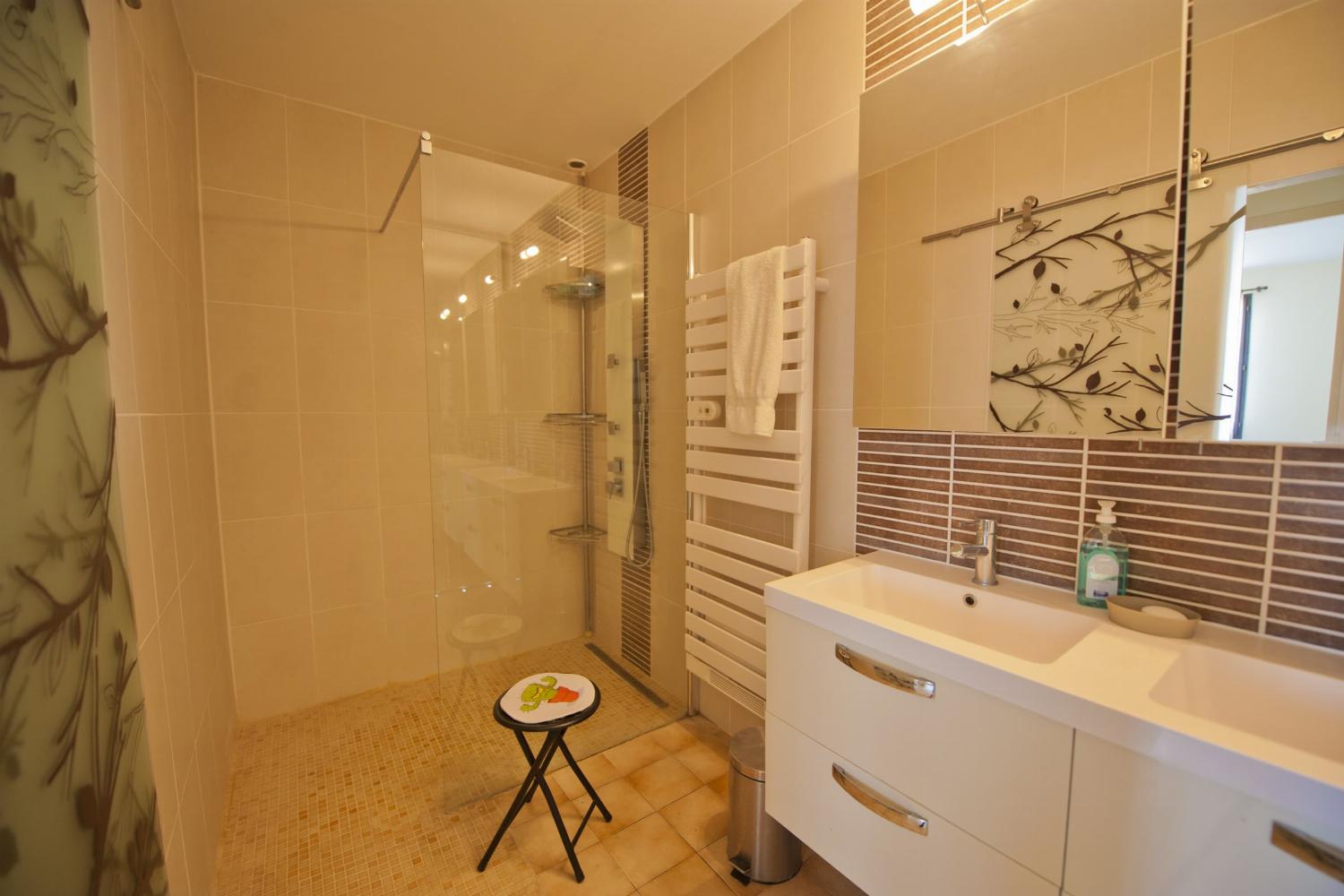 Bathroom | Holiday villa in South of France