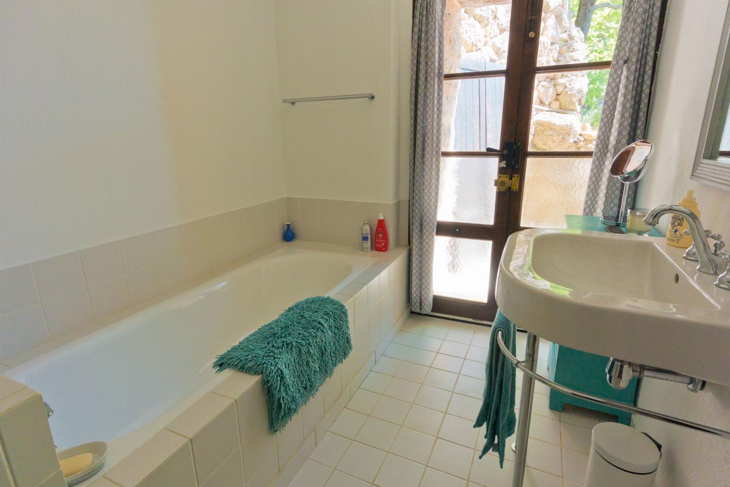 Bathroom | Vacation home in Provence