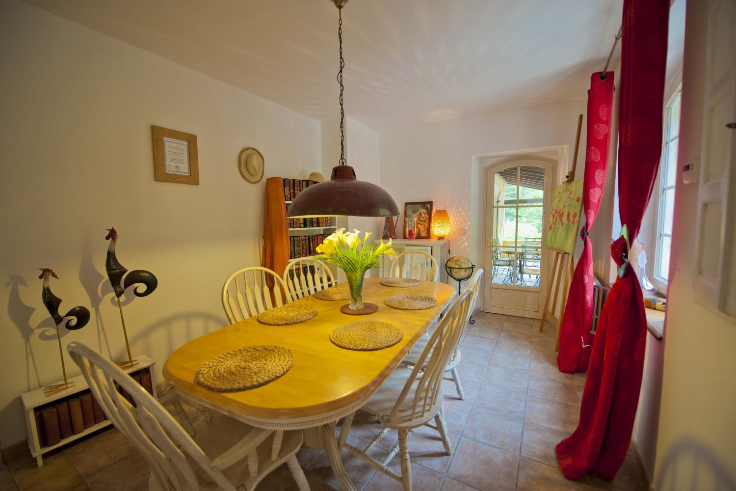 Dining room | Holiday home in Lot-et-Garonne