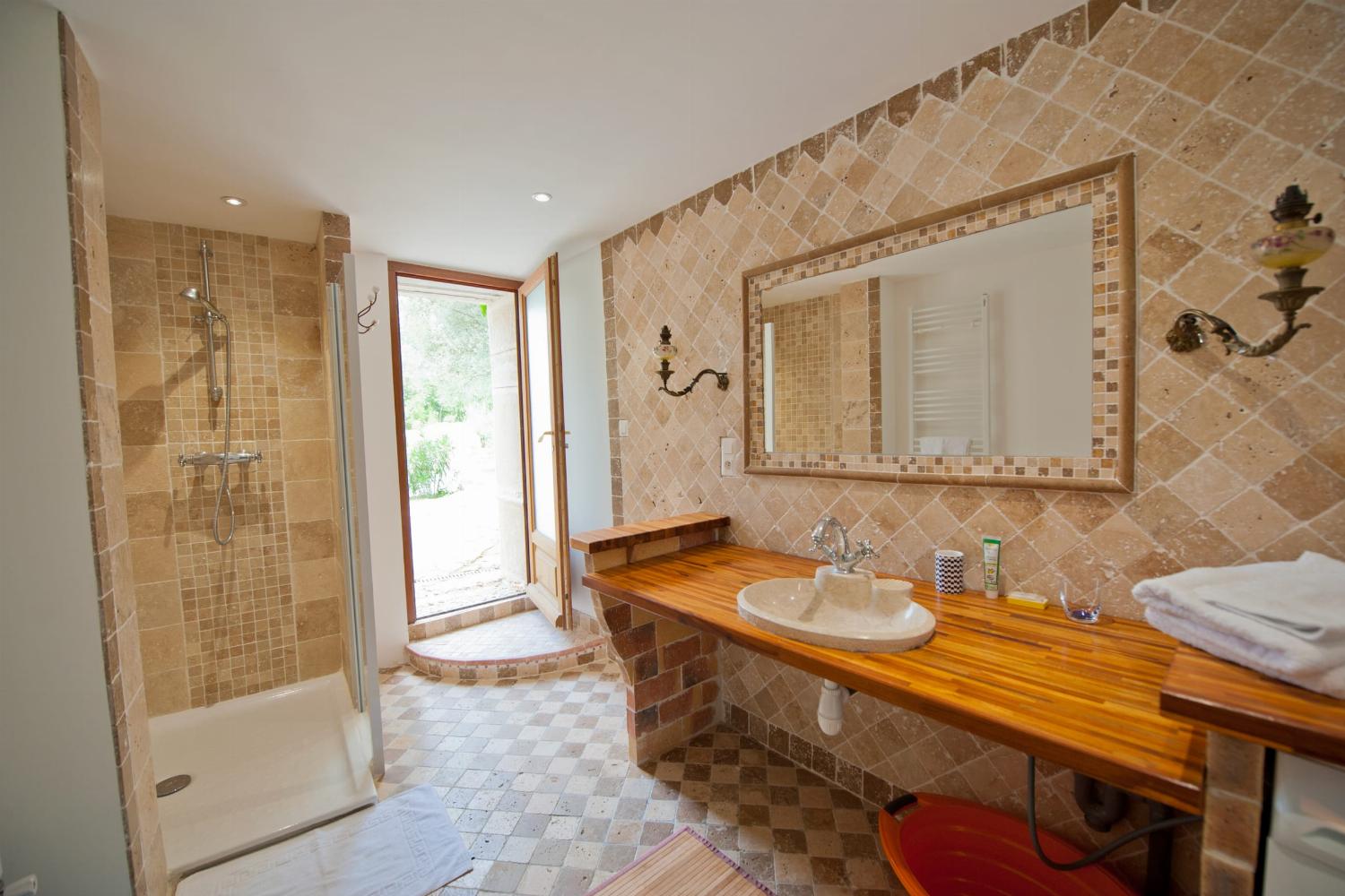 Bathroom | Holiday home in the South of France