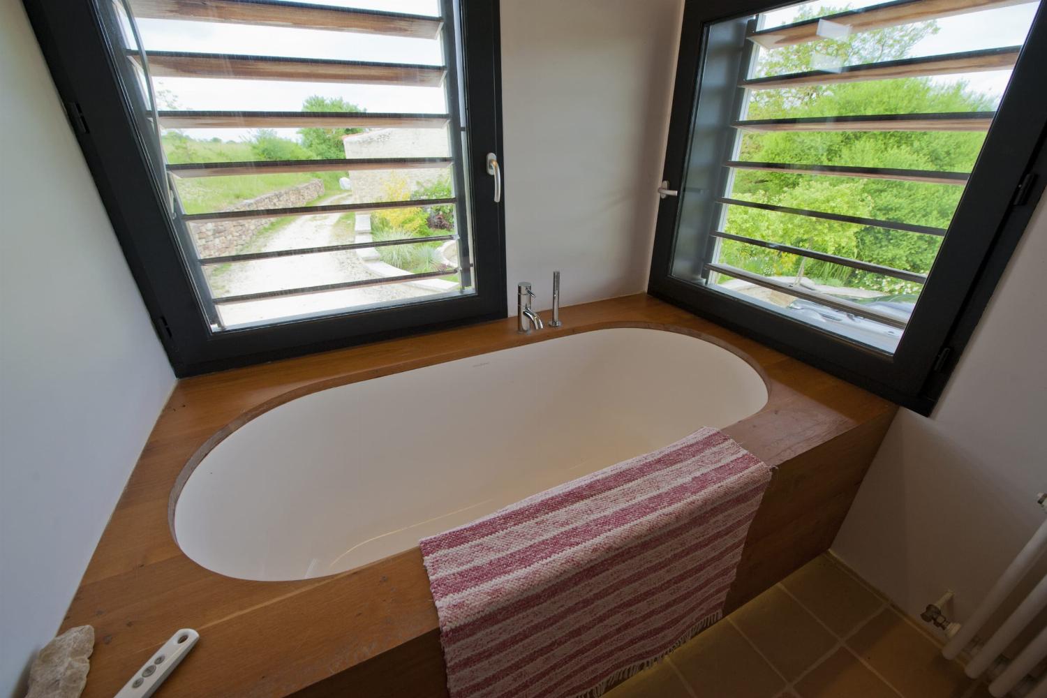 Bathroom | Rental home in Dordogne