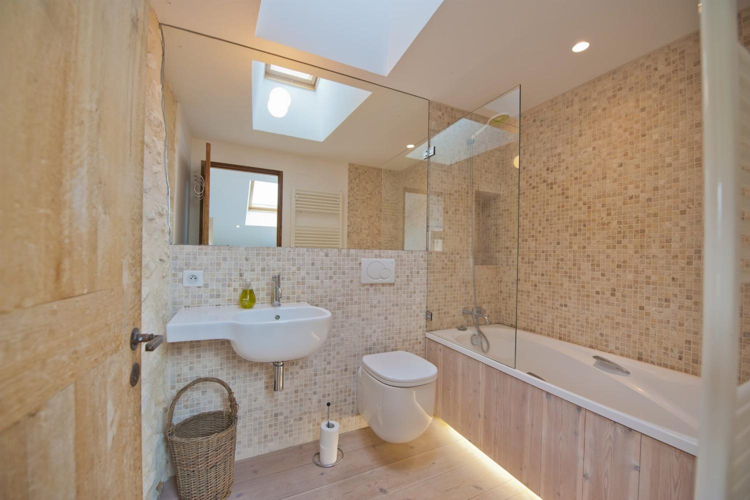 Bathroom | Rental home in Dordogne