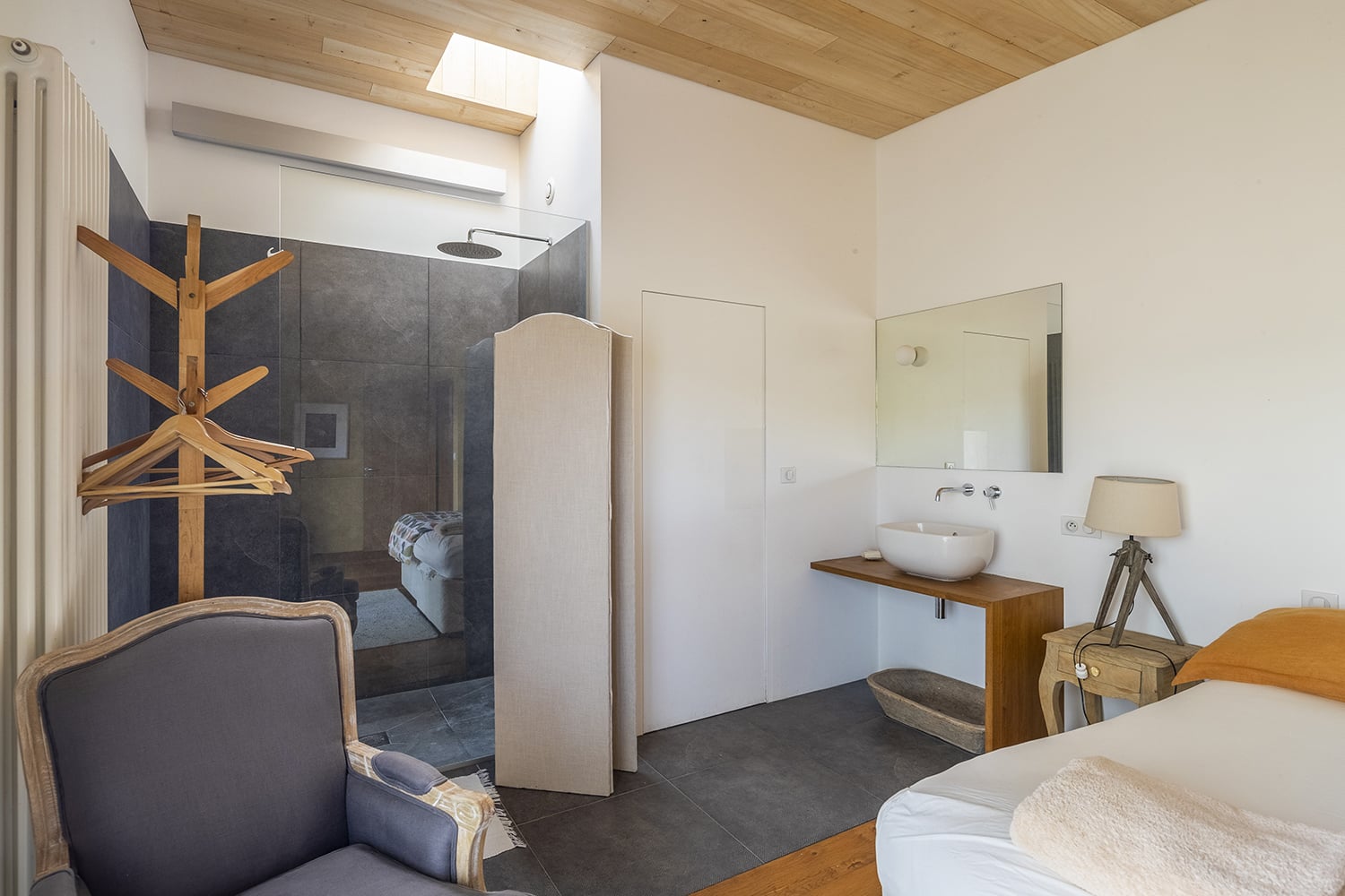 Bedroom | Rental home in Nouvelle-Aquitaine