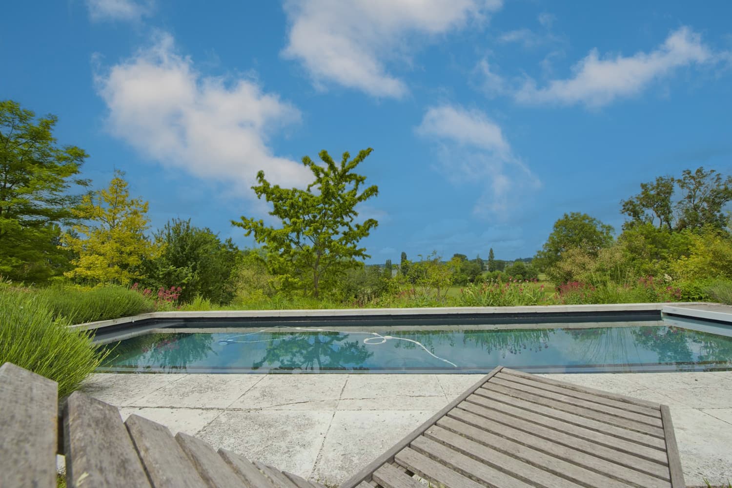 Piscine privée chauffée à l'énergie solaire