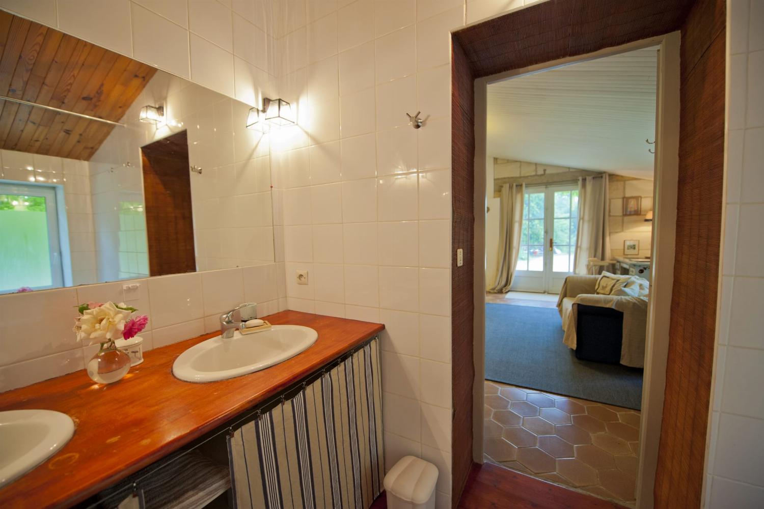 Bathroom | Rental home in Gironde