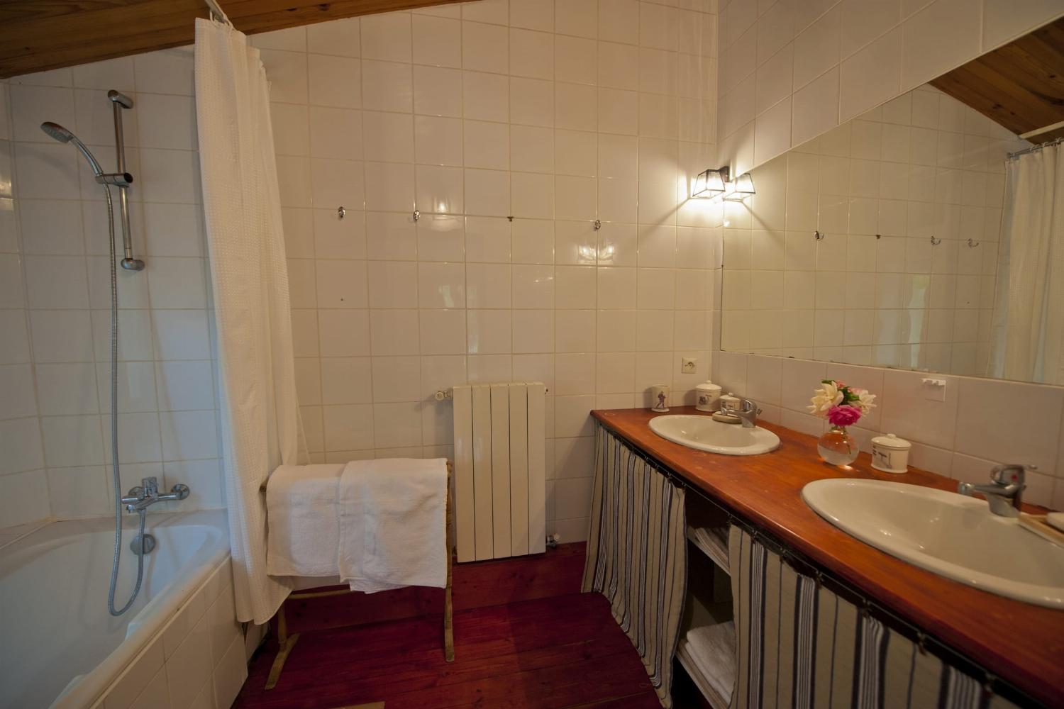 Bathroom | Rental home in Gironde