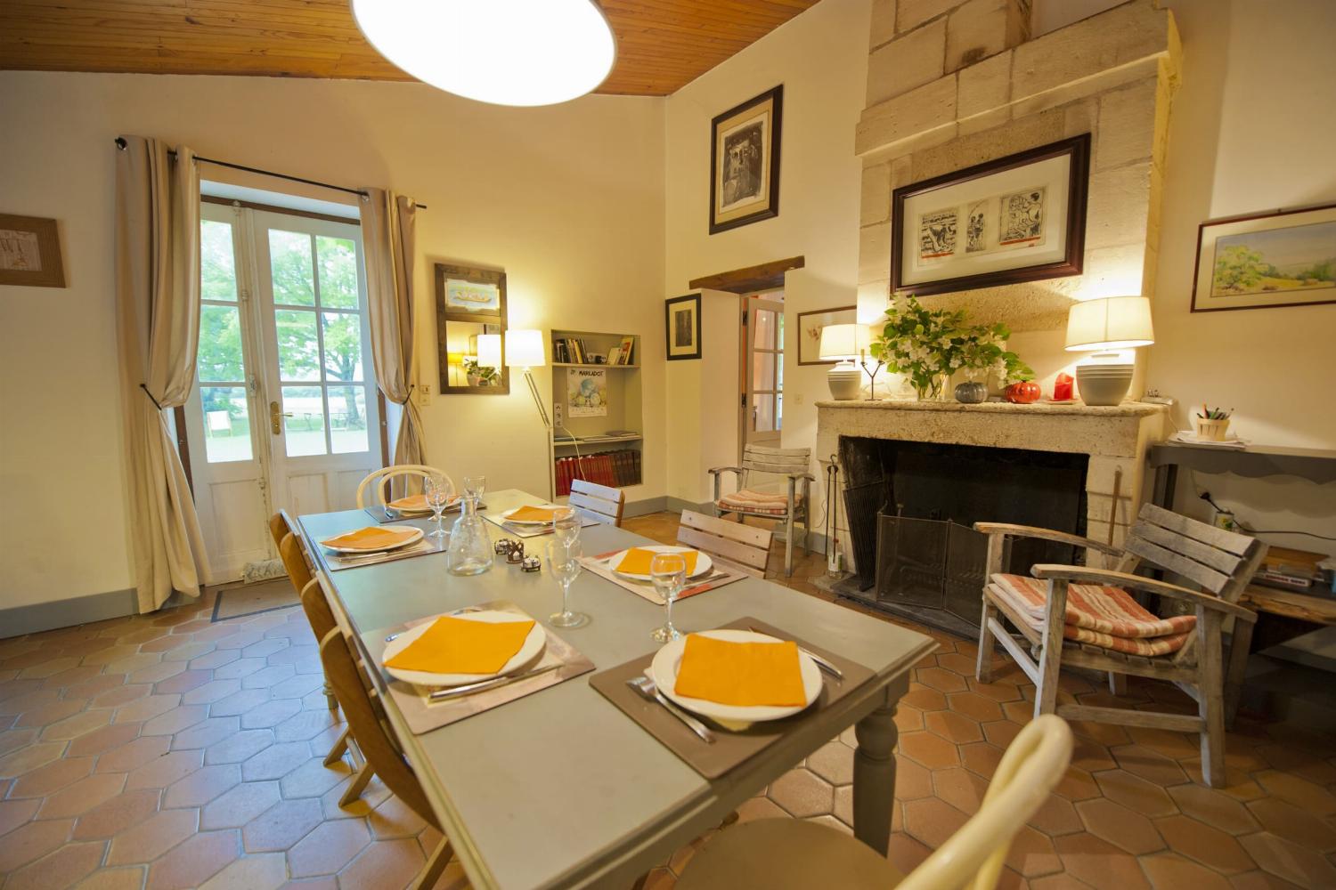 Dining room | Rental home in Gironde