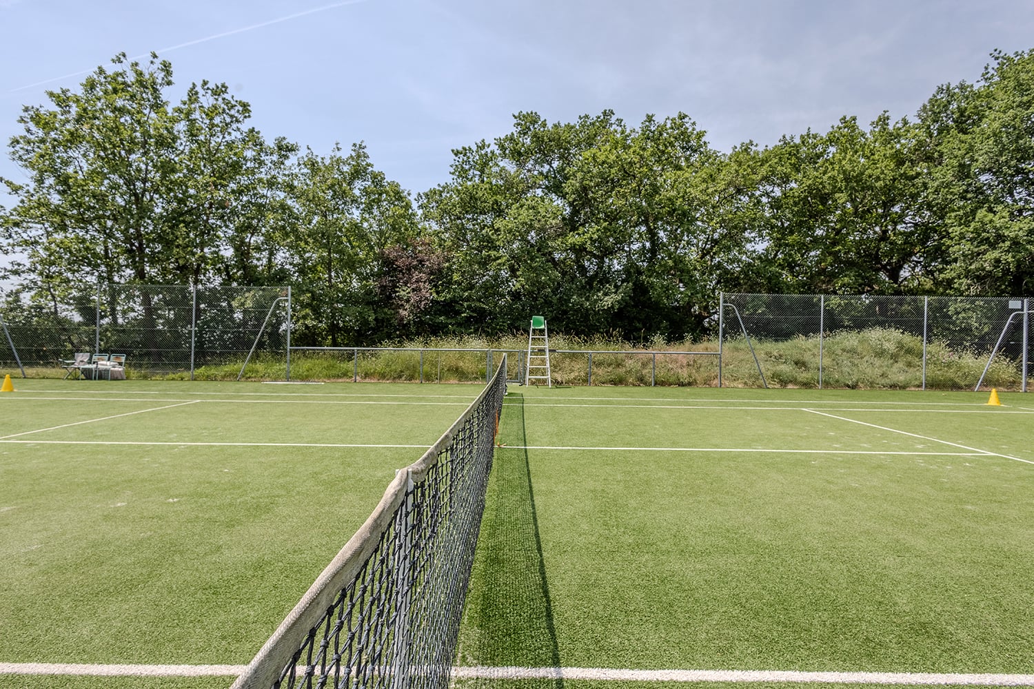 Private tennis court Private tennis court