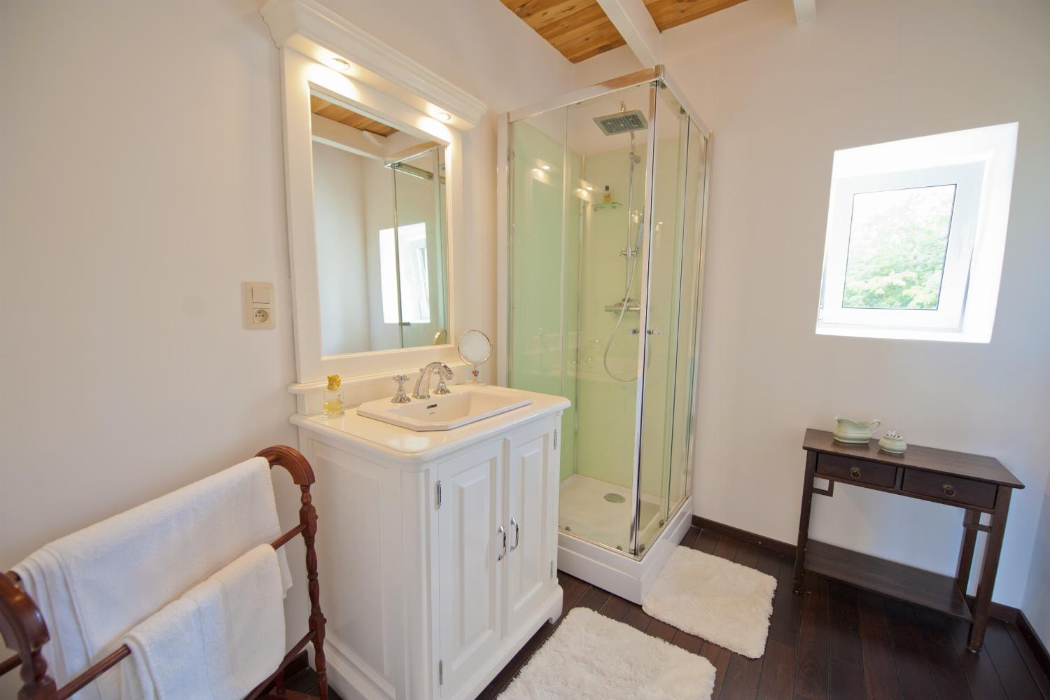Bathroom | Rental home in the Lot