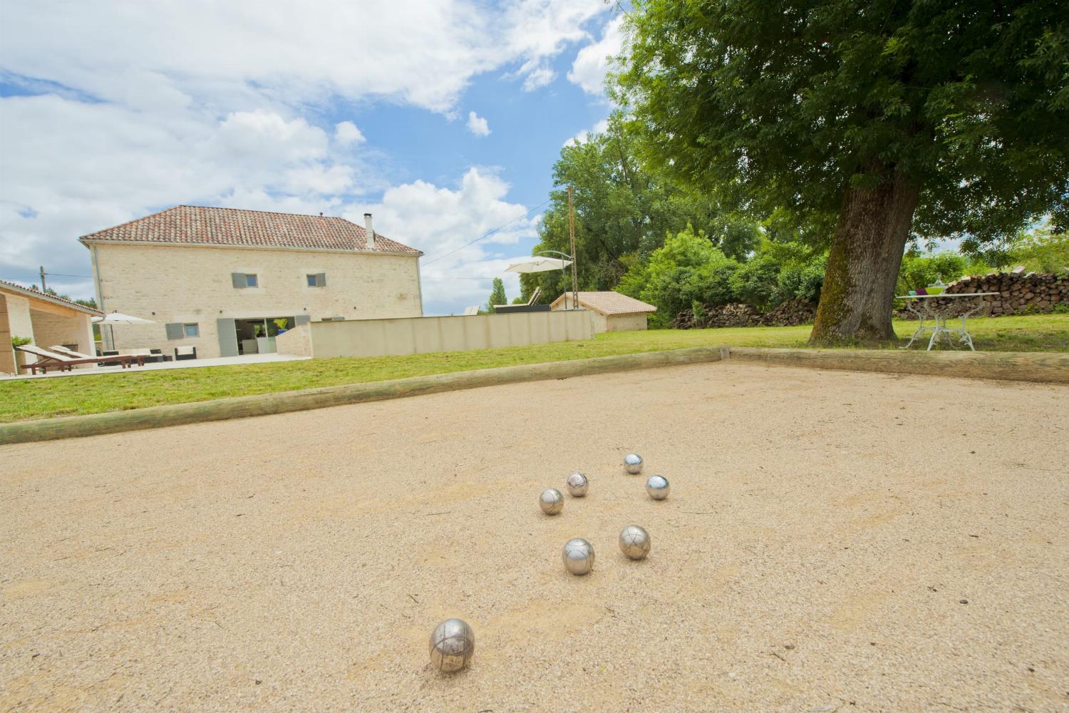 Boules court