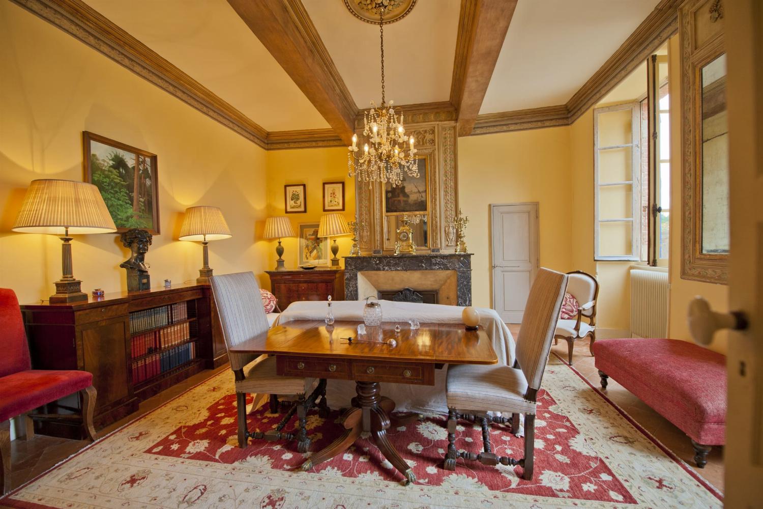 Dining room | Holiday château in the Gers