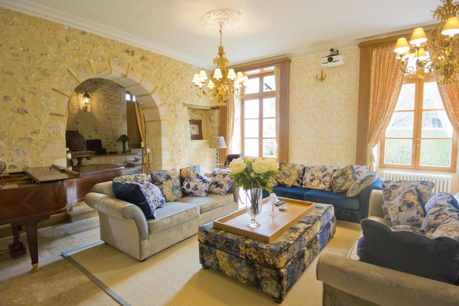 Living room | Holiday château in Dordogne