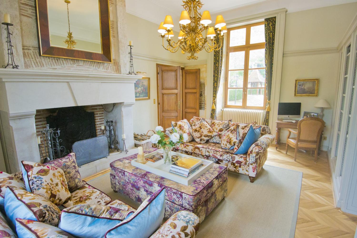 Living room | Holiday château in Dordogne