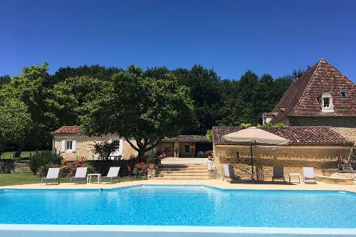 Holiday home in Dordogne with private infinity pool
