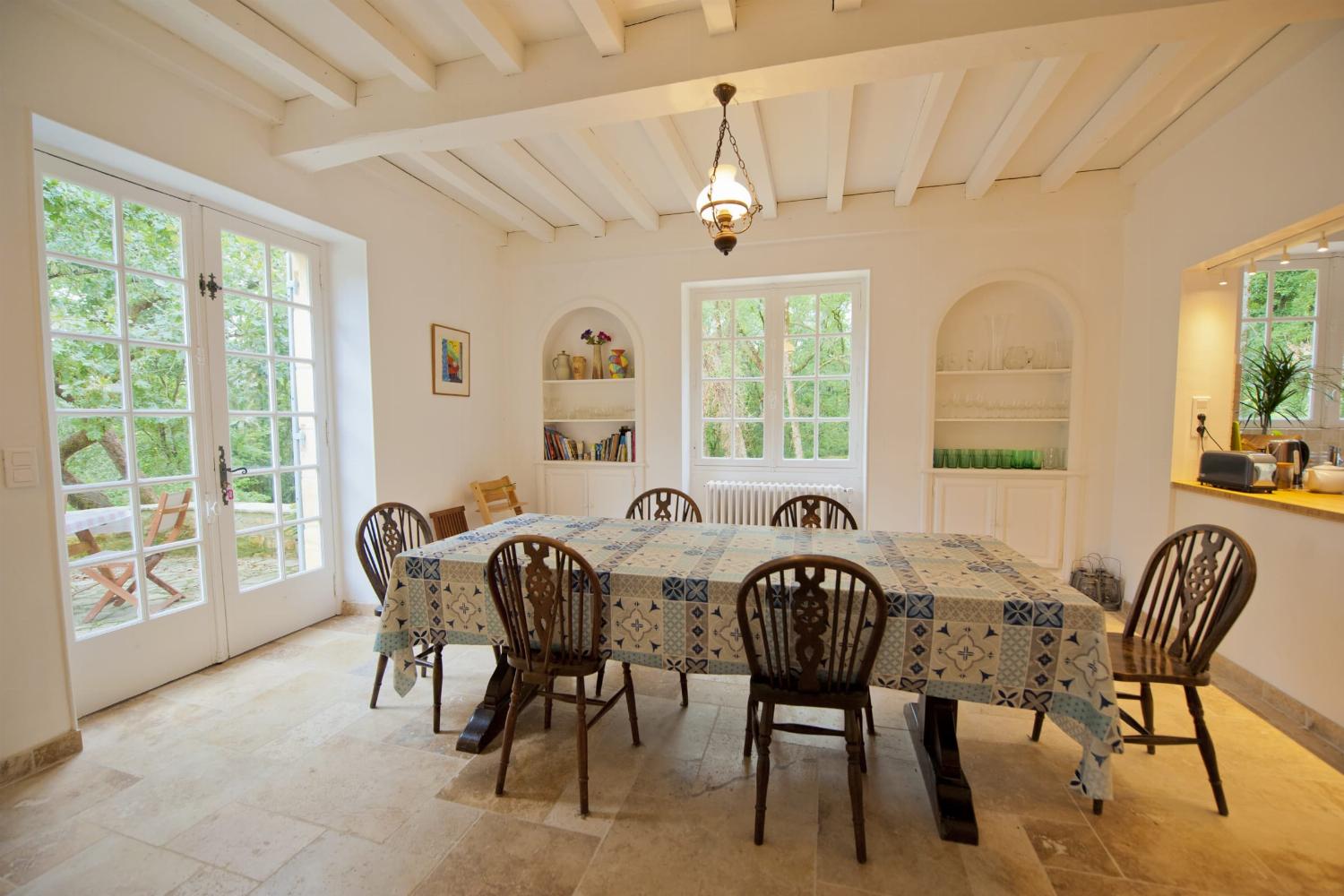 Dining room | Rental accommodation in Dordogne