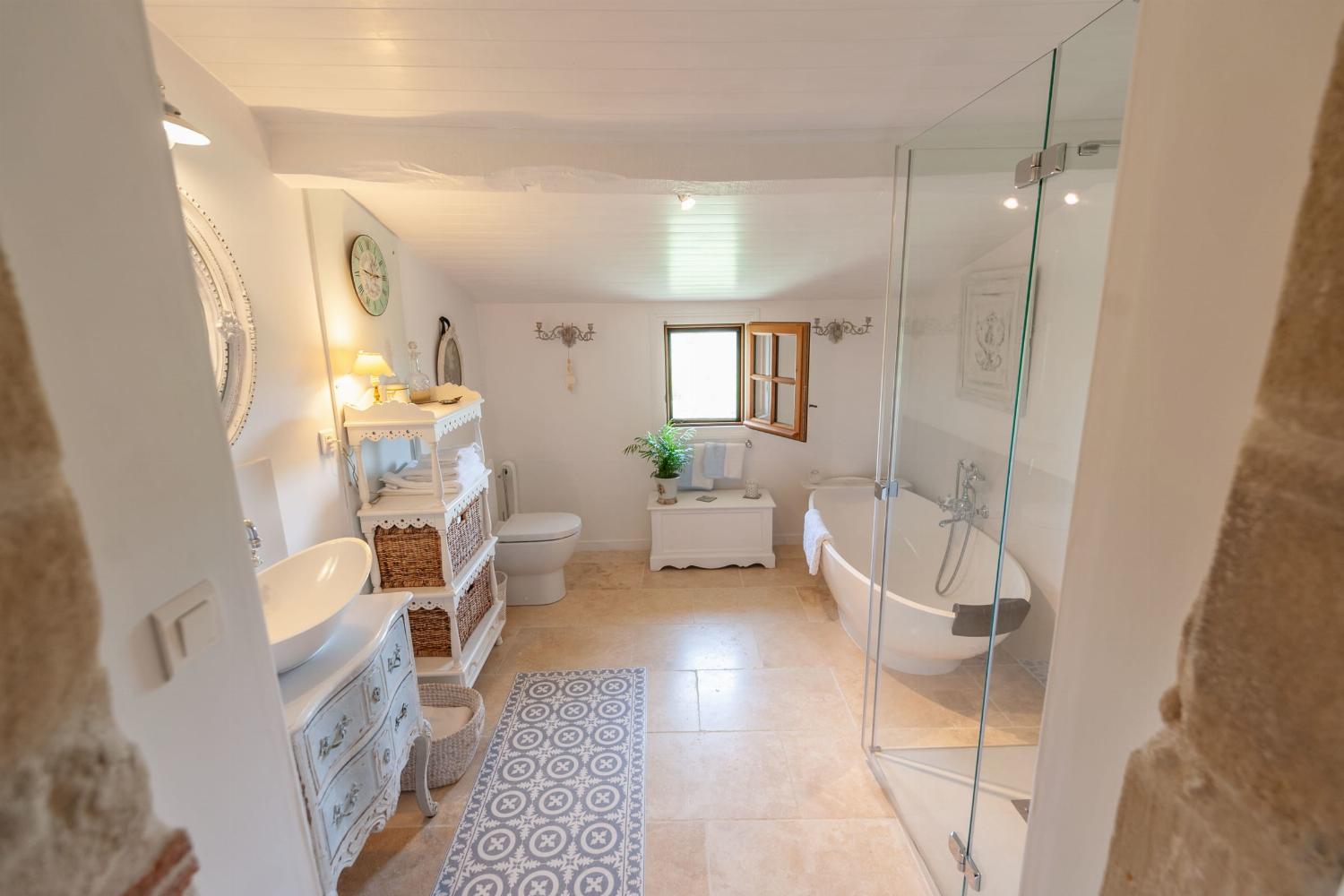 Bathroom | Rental home in Lot-et-Garonne