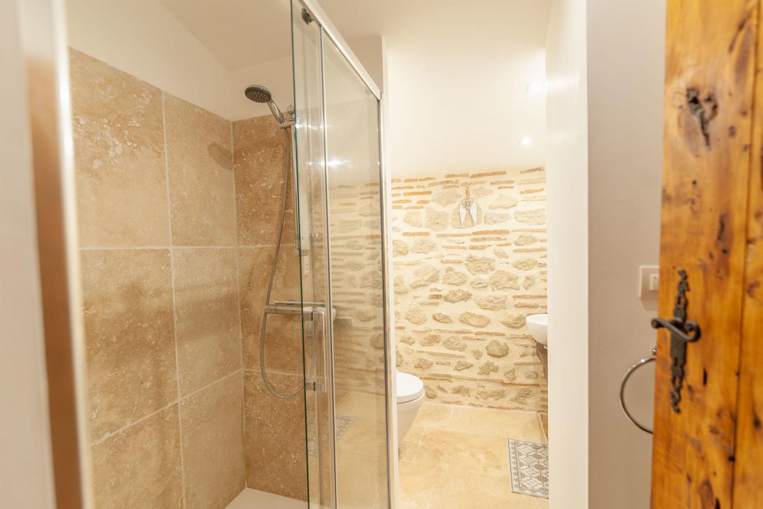 Bathroom | Rental home in Lot-et-Garonne