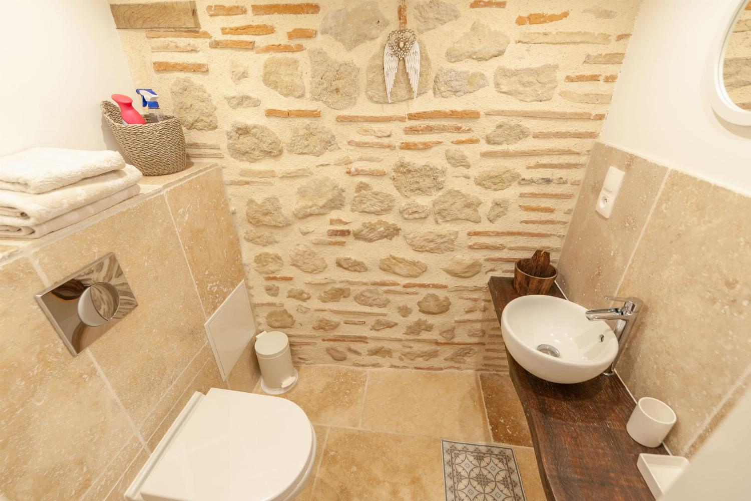 Bathroom | Rental home in Lot-et-Garonne