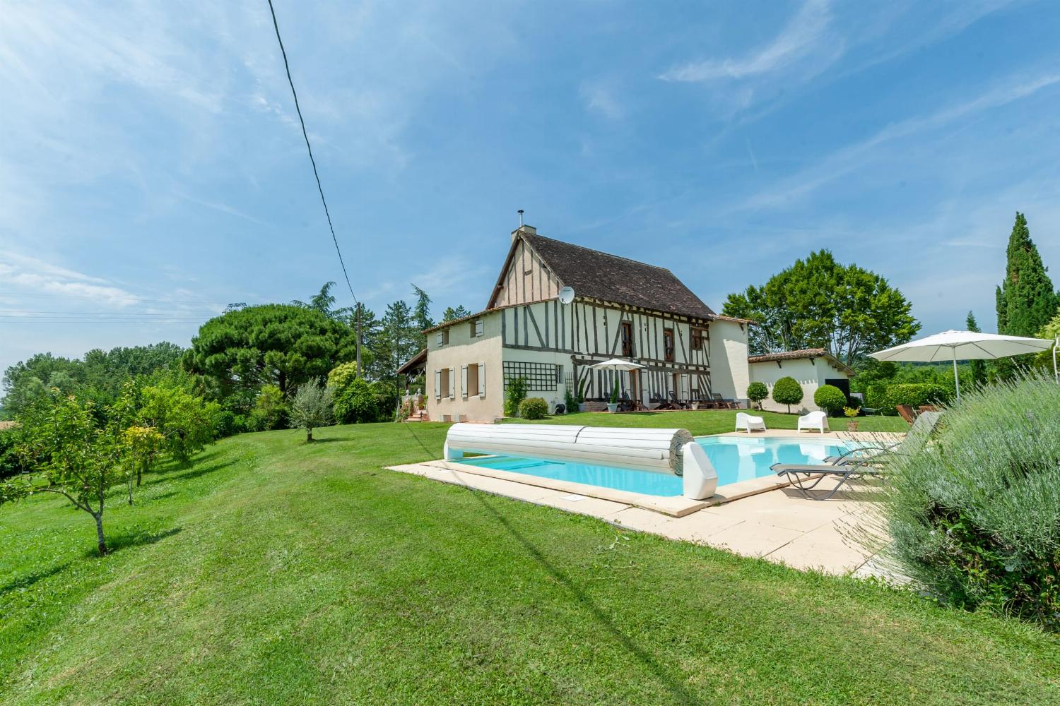 Rental home in Lot-et-Garonne with private heated pool