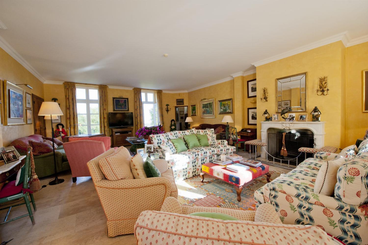 Living room | Holiday château in Ariège