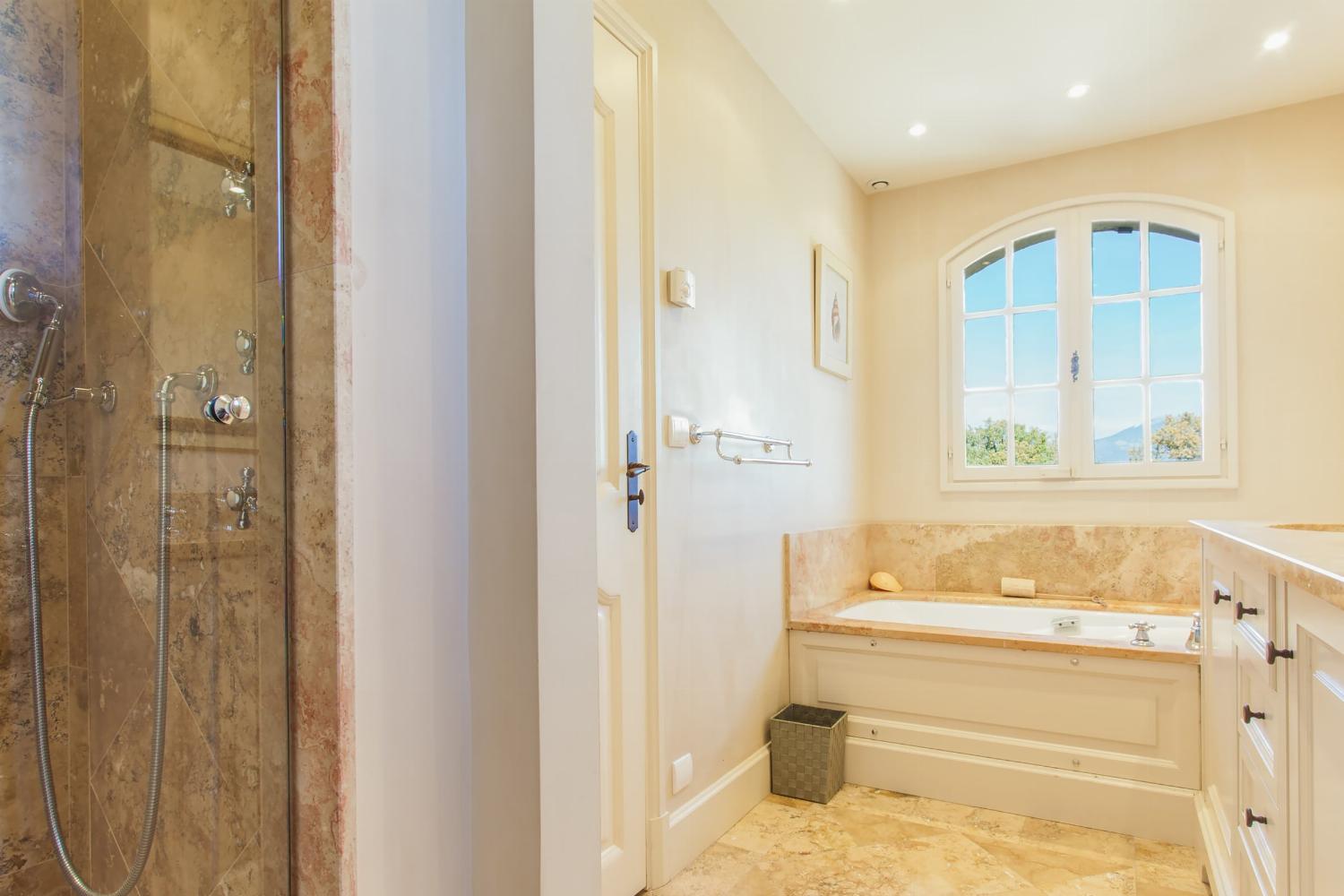 Bathroom | Holiday villa in Provence