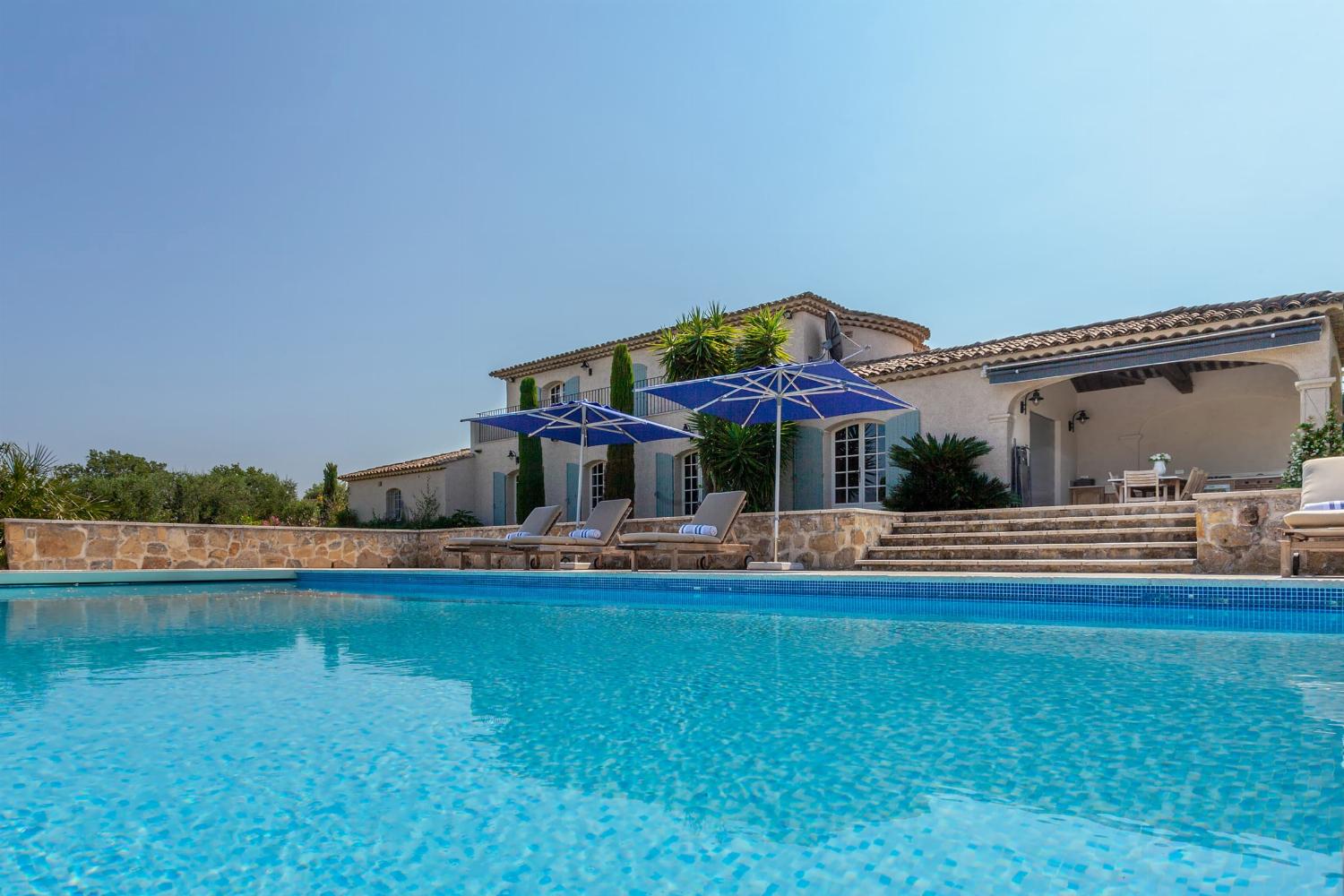 Holiday villa in Provence with private heated pool