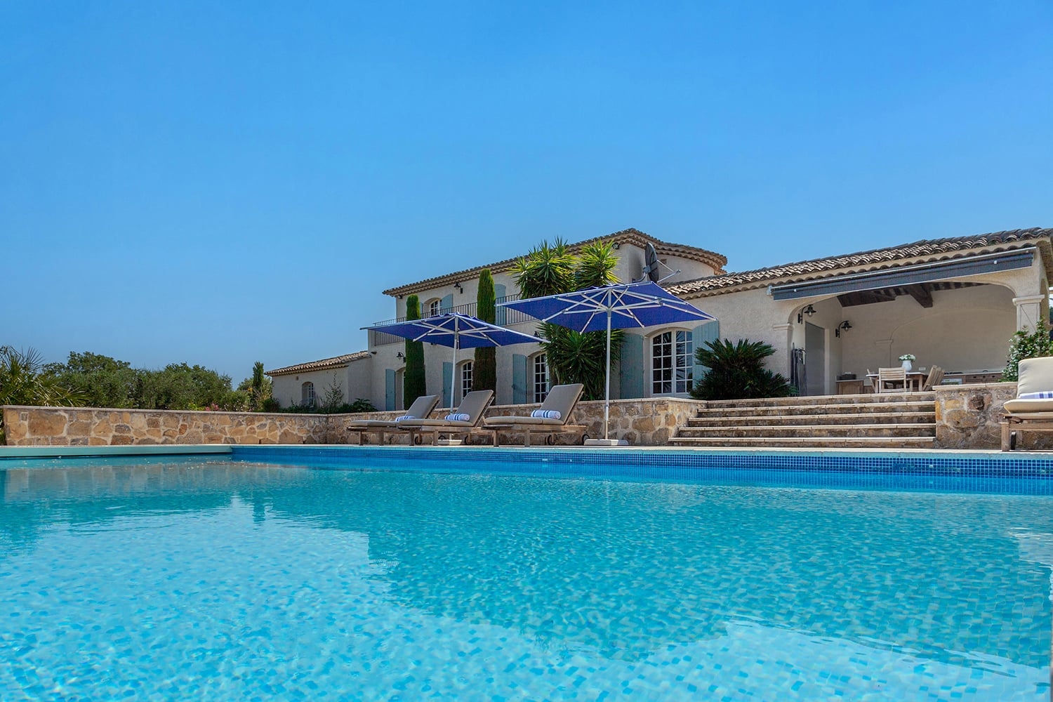 Holiday villa in Provence with private heated pool