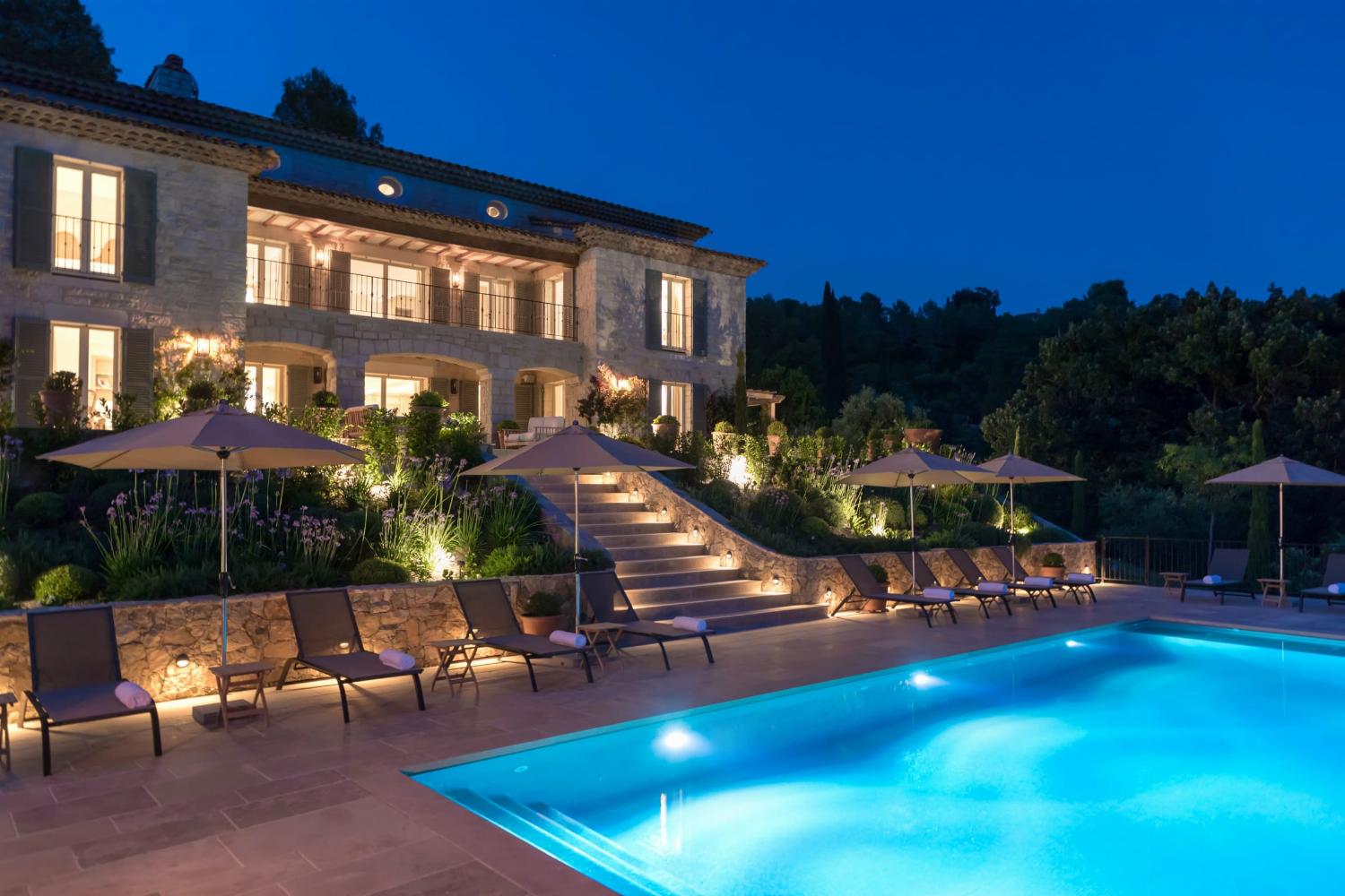 Holiday home in Provence with private heated infinity pool