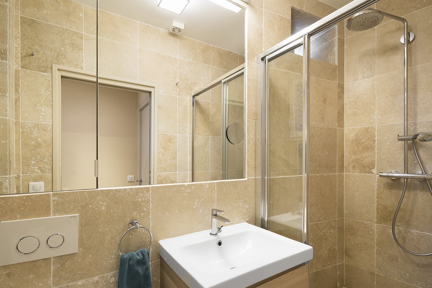 Bathroom | Rental home in Normandie Bathroom | Rental home in Normandie
