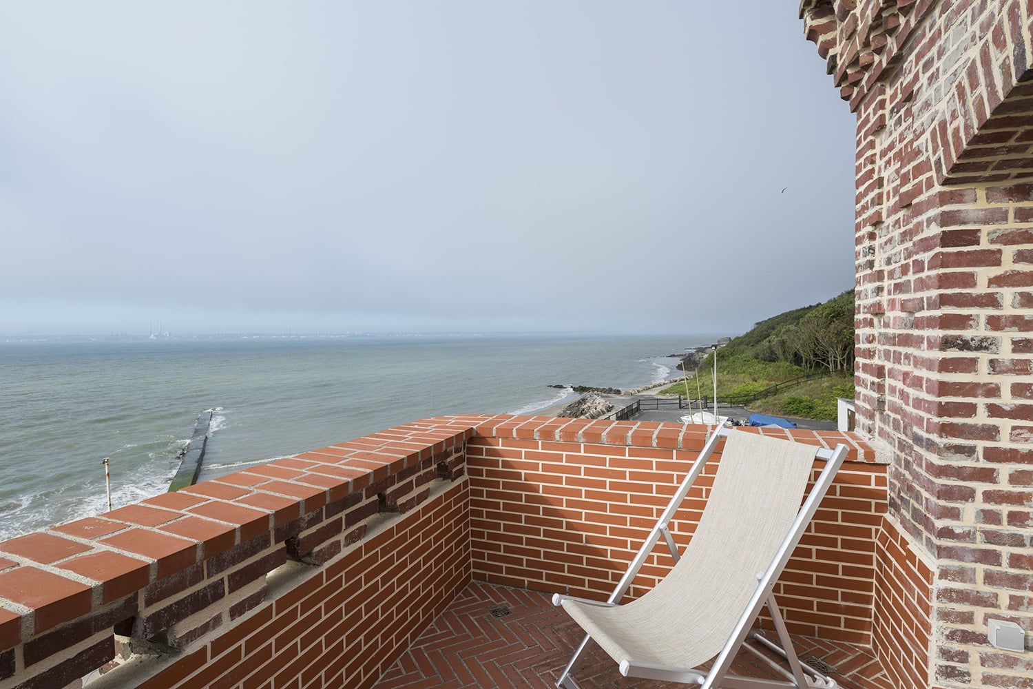 Terrasse avec vue sur la mer en Normandie Terrasse avec vue sur la mer en Normandie